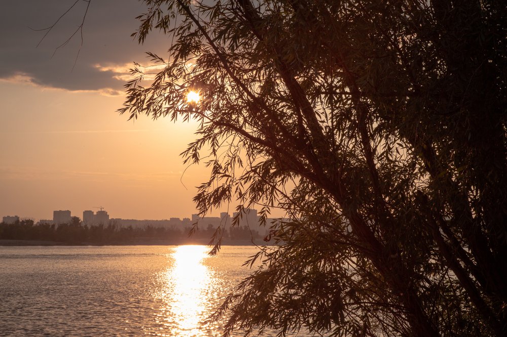Коричный закат над Волгой