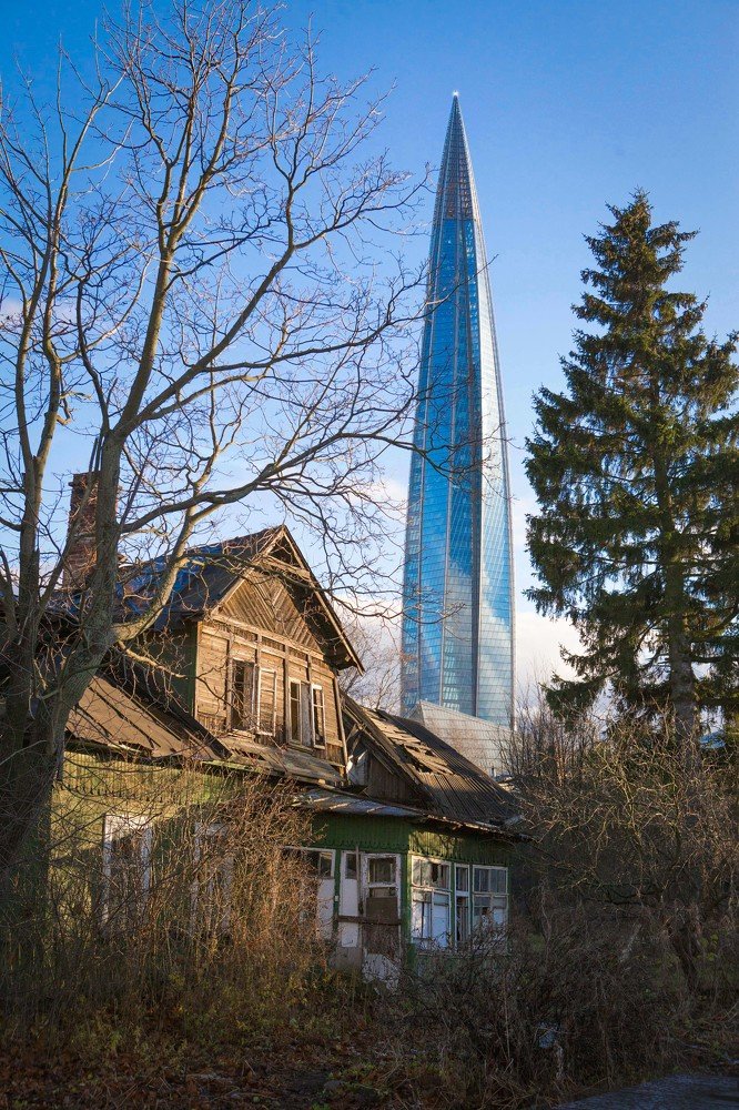 Наступление города . Башня Лахтацентра.