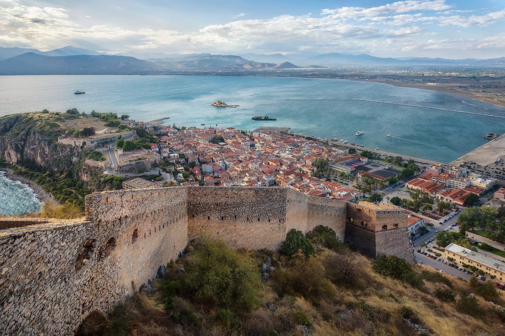 Городок под стенами крепости