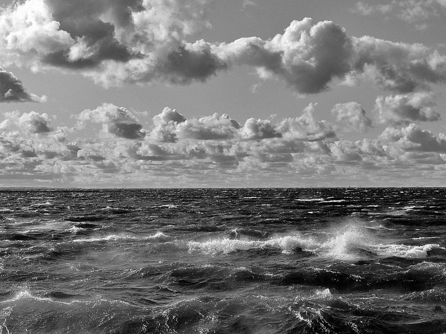 облака и море (clouds and sea)