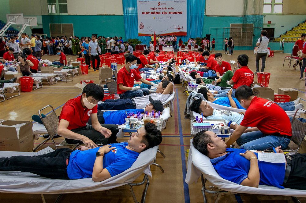 Giọt máu Hồng yêu thương