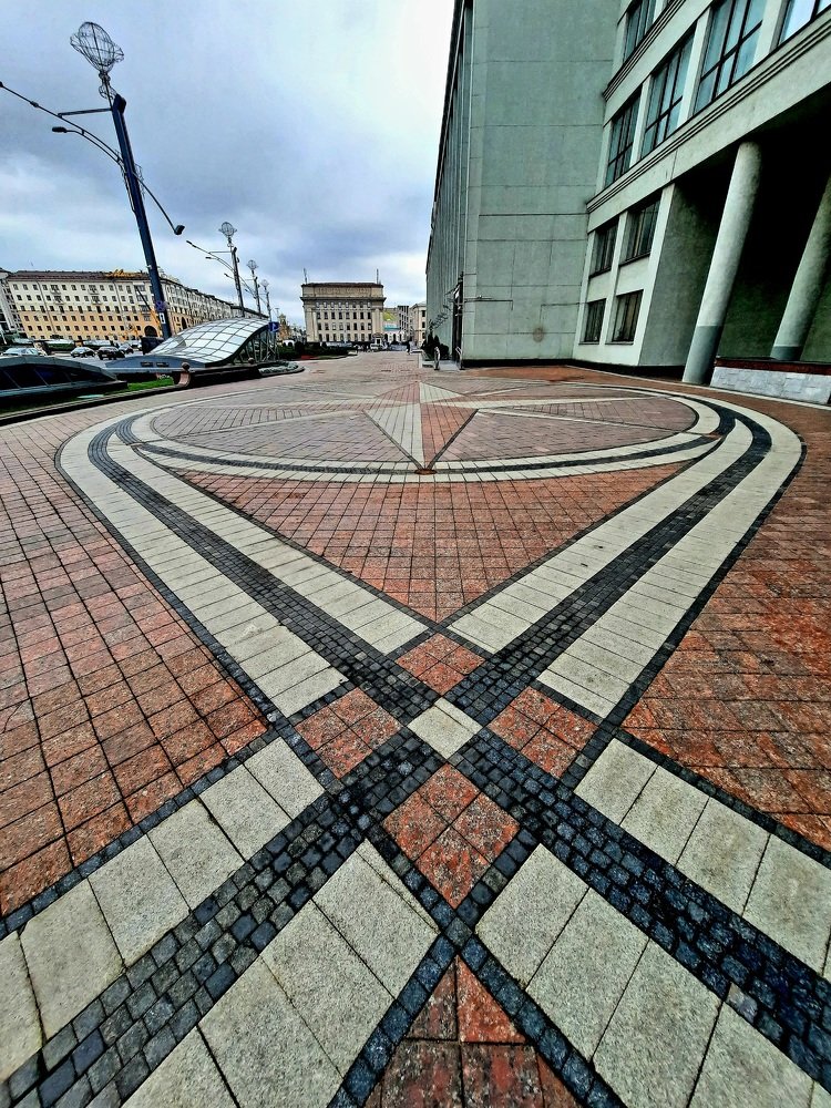 Город