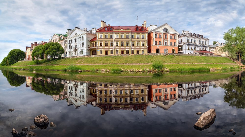 На набережной Псковы