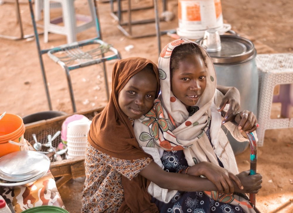 اطفال اخوات من السودان
