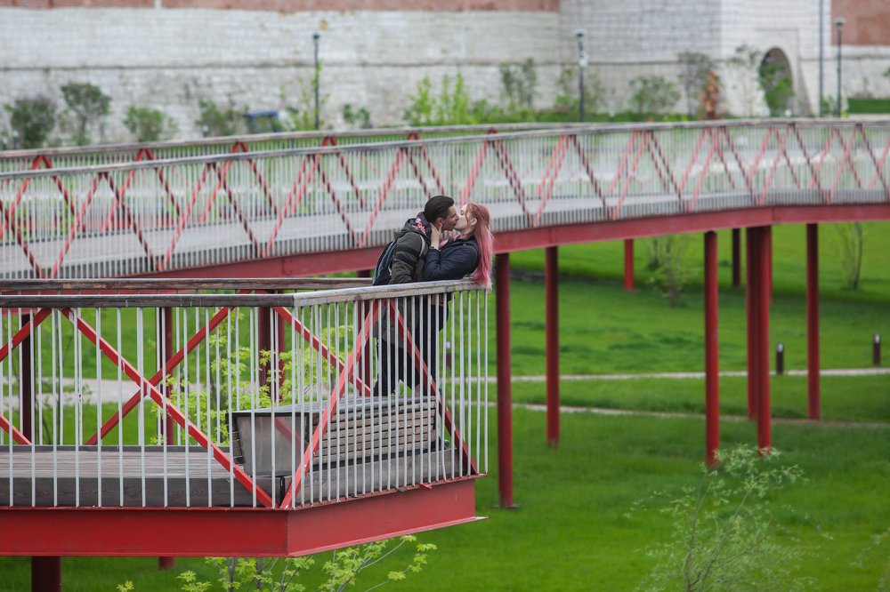 Поцелуй во время пандемии