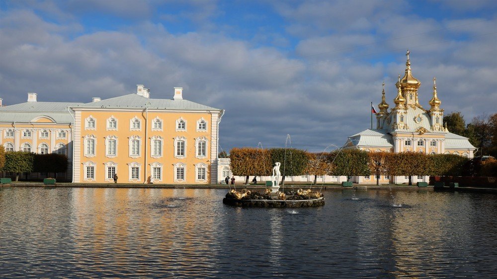 В Верхнем парке Петродворца