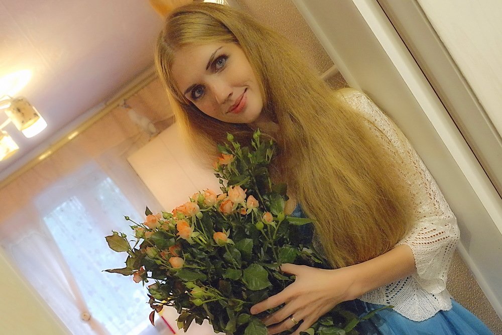 МОЛОДАЯ   ЖЕНА .