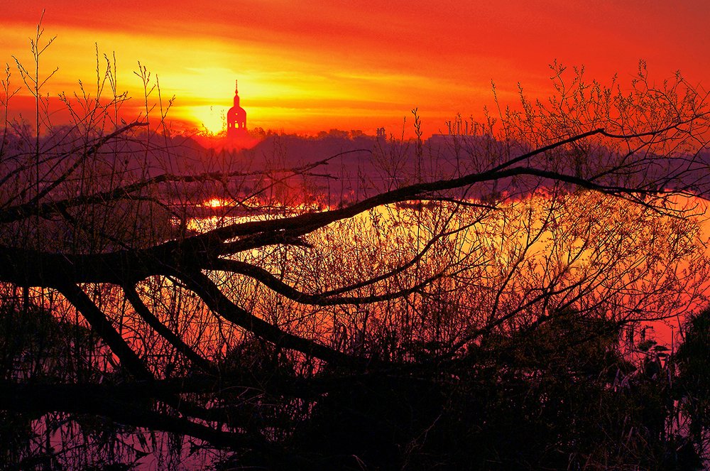 ТРЕВОЖНЫЙ ВЕЧЕР