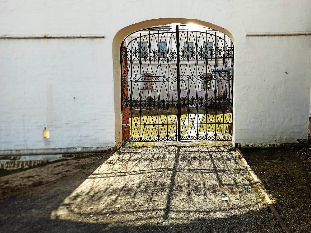 Ворота в монастырь