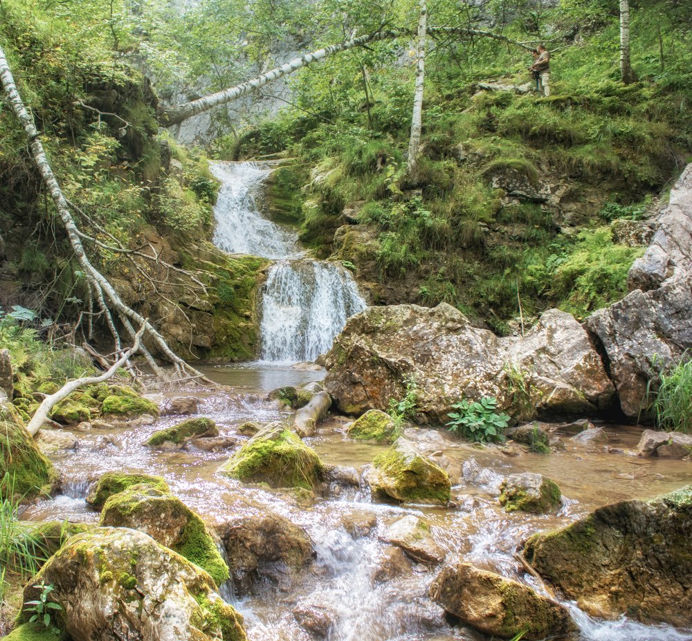 Водопад в Юмагузинском водохранилище