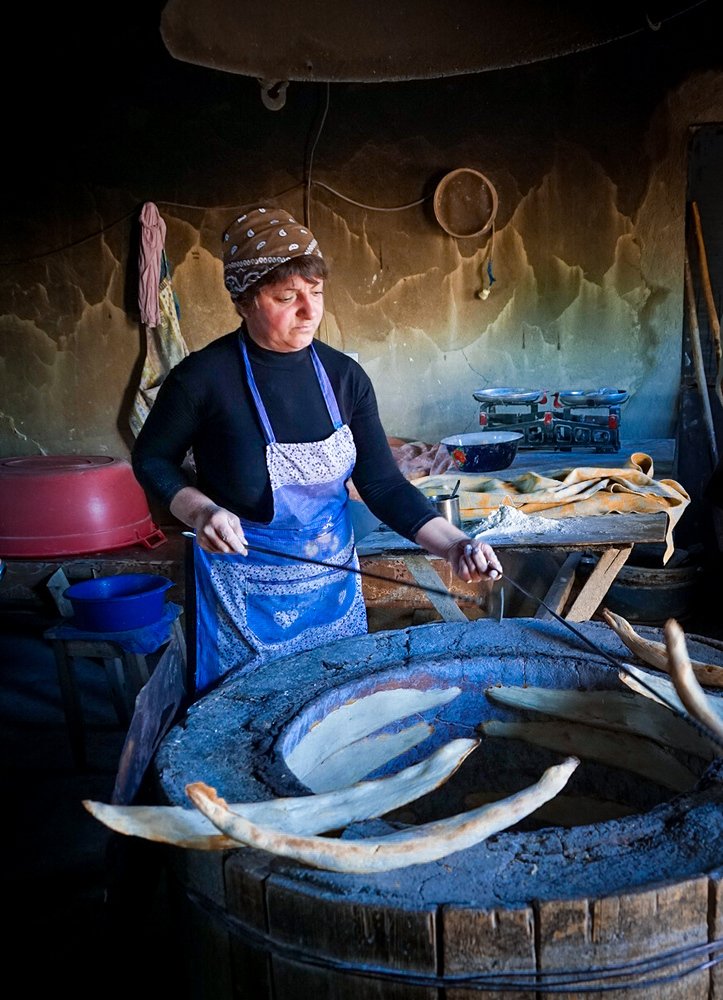 В часной пекарне.