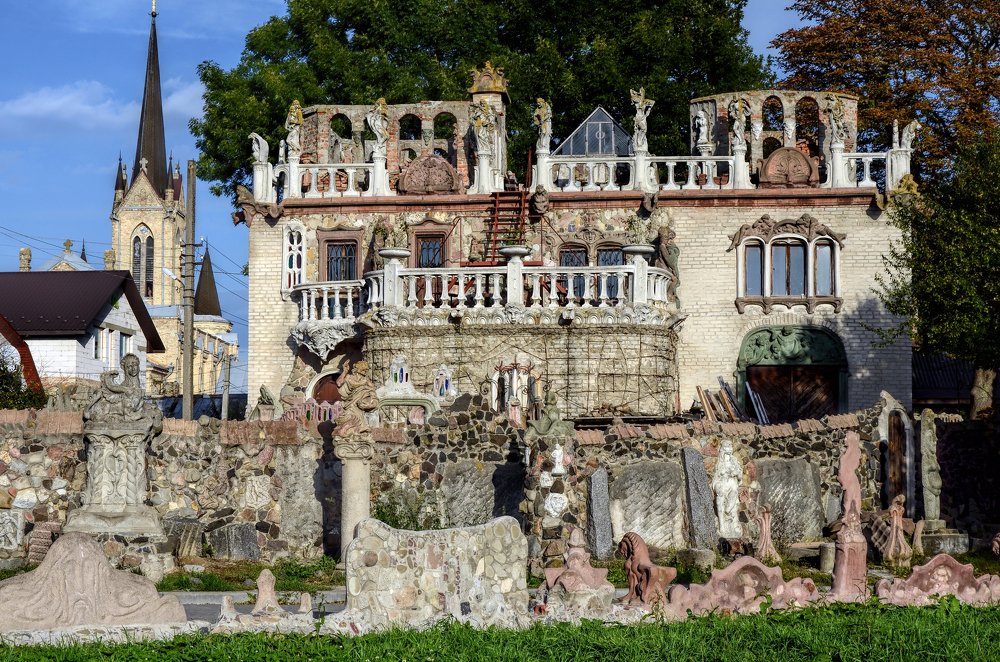 Lutsk, House with Chimeras