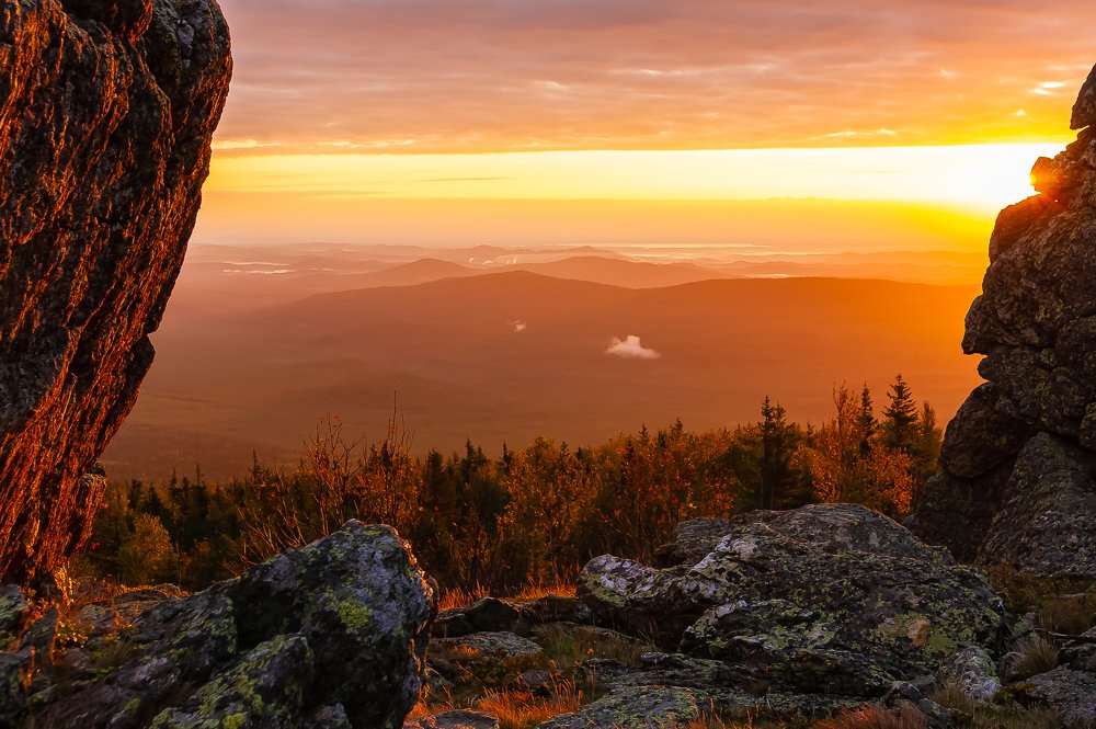 Восход меж скал