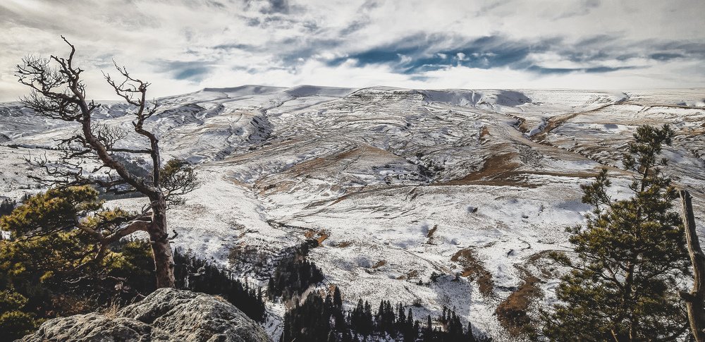 А вот и снег