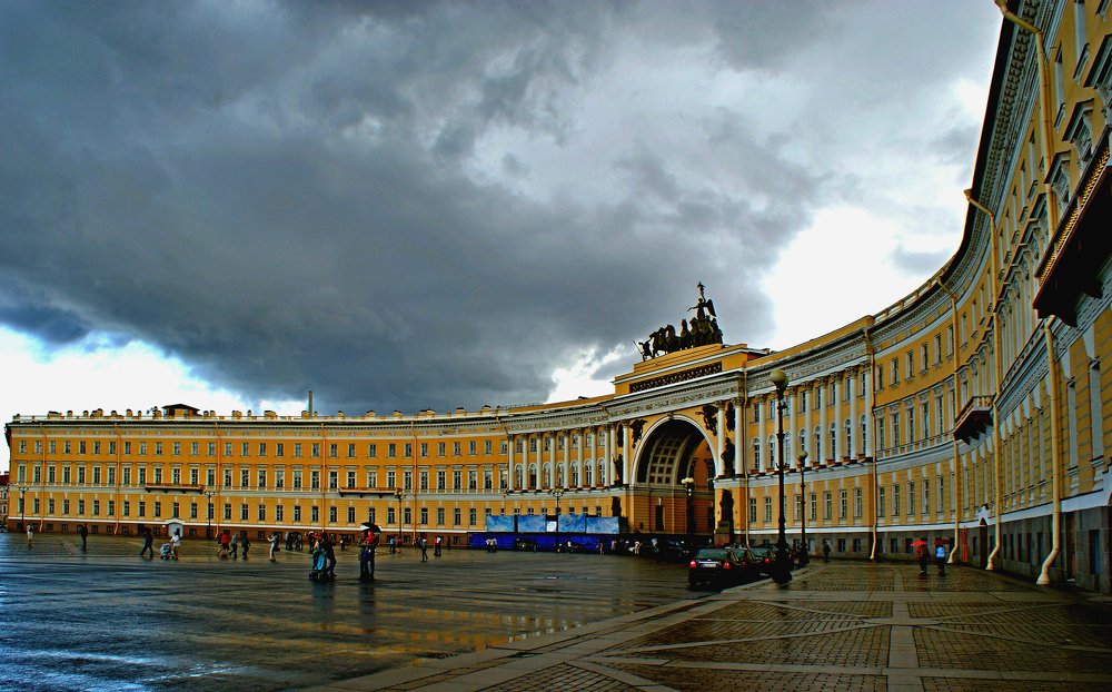 Двоцовая площадь.