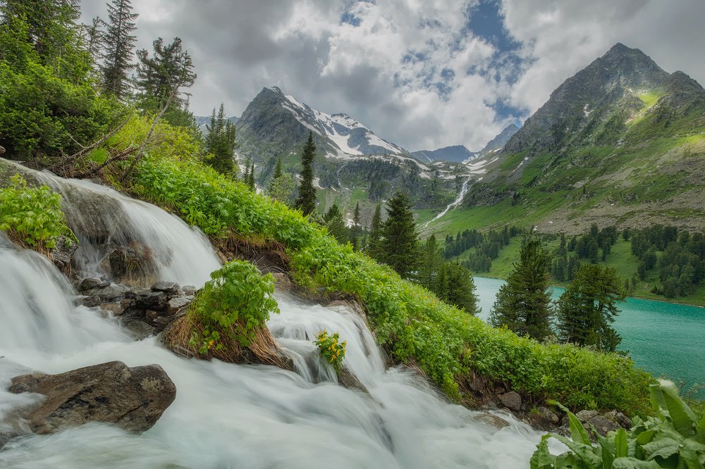 В краю хрустальных рек и бирюзовых озер
