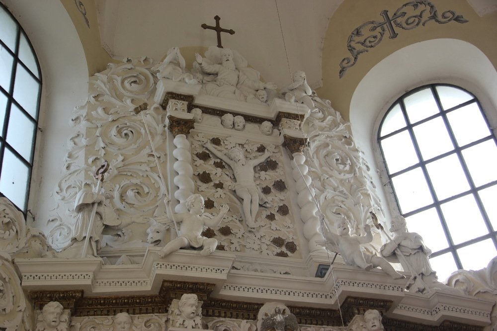 Скульптурное панно 1677 года в костёле Св.Михаила д. Михалишки