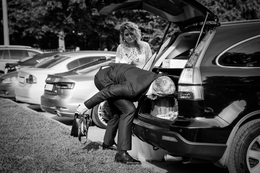 Потерпи. Где-то затерялись наши обручальные кольца.