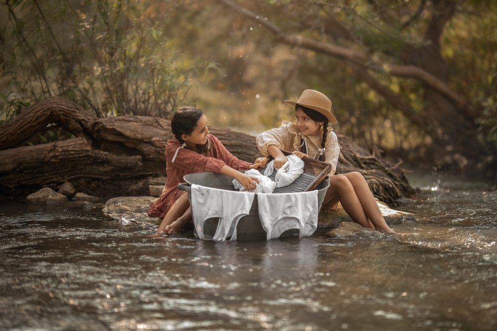 The story of little girls in the river