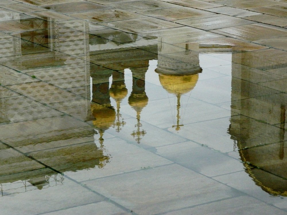 Москва, отражение в воде