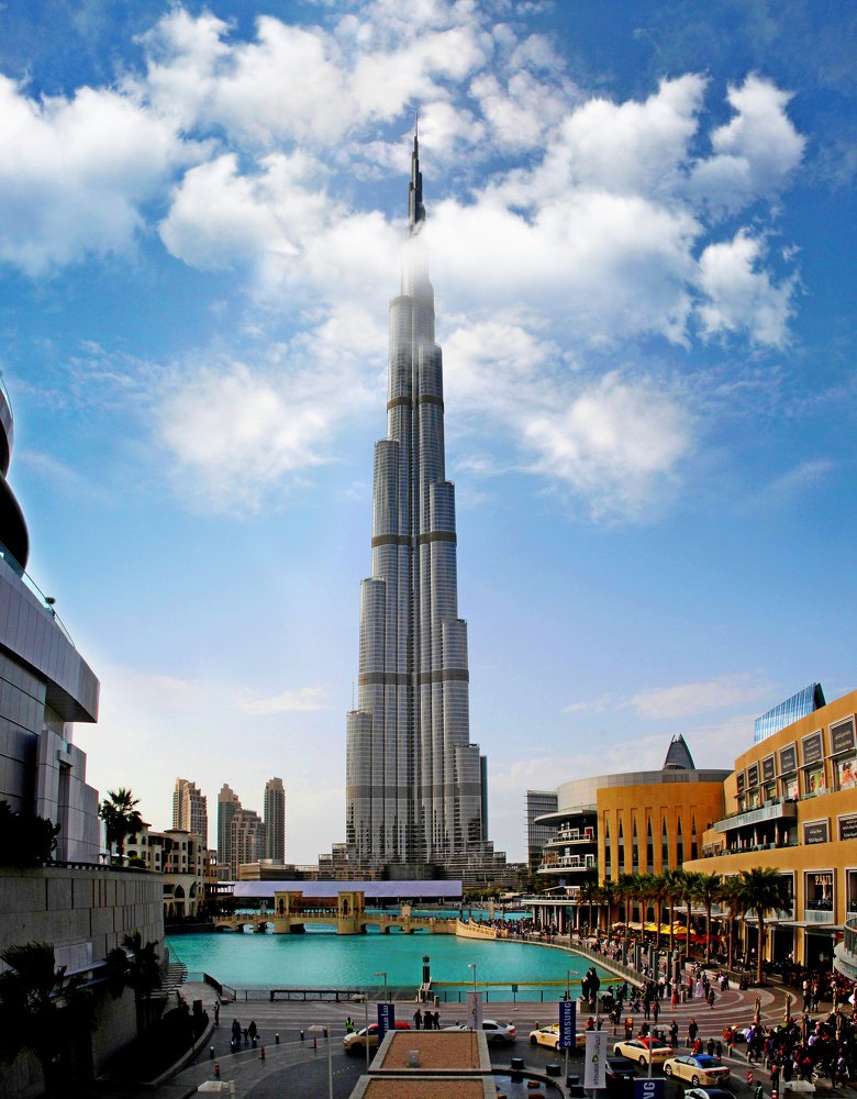 Burj khalifa в облаках