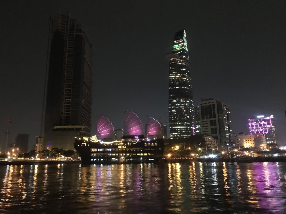 Ночной Хошимин