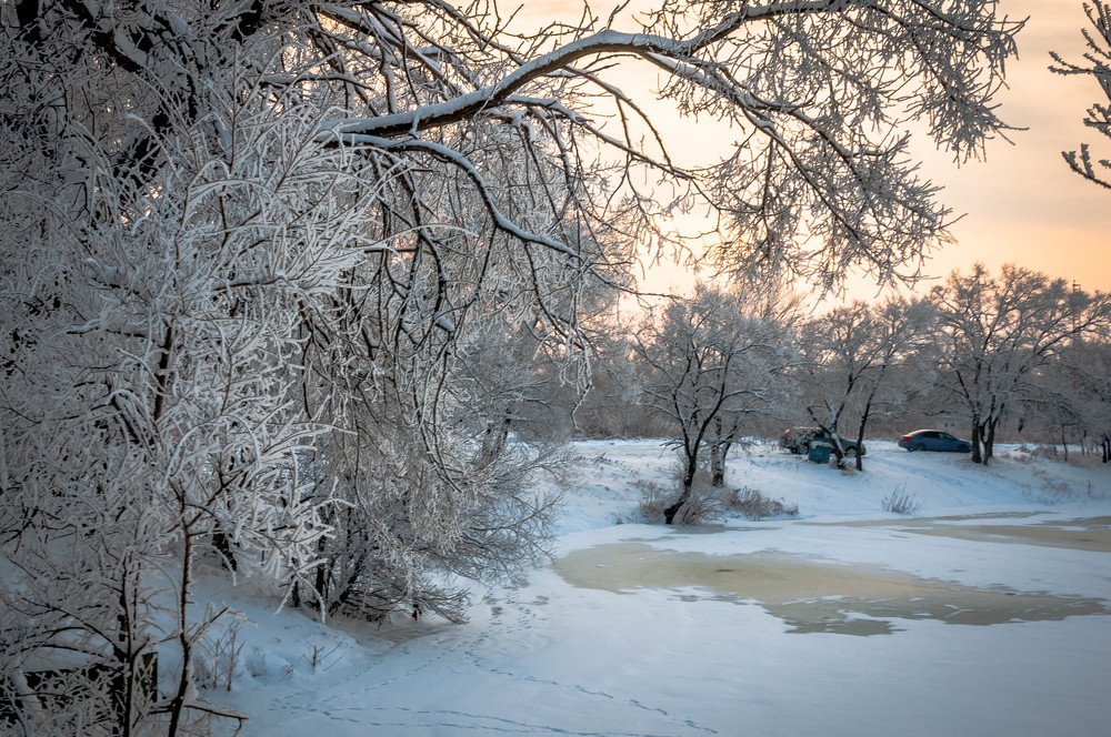 первый снег на озере