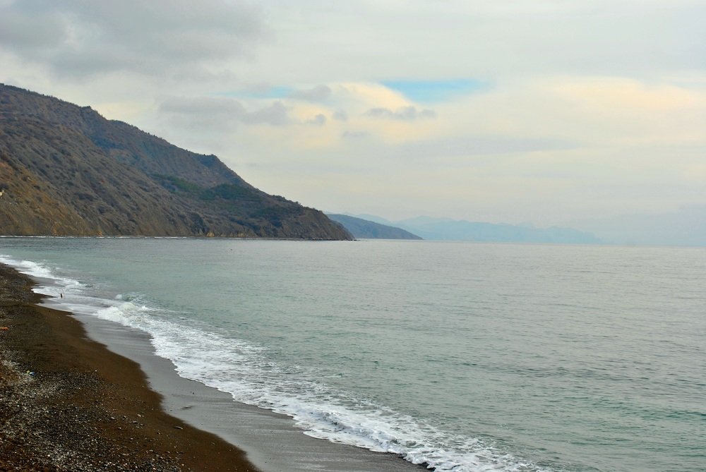 Черный пляж