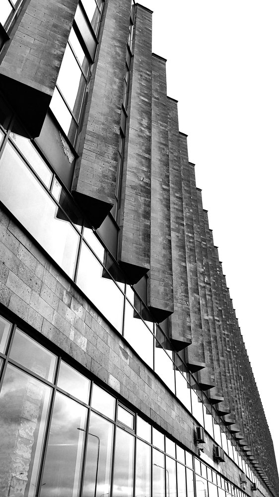 Стекло в бетоне