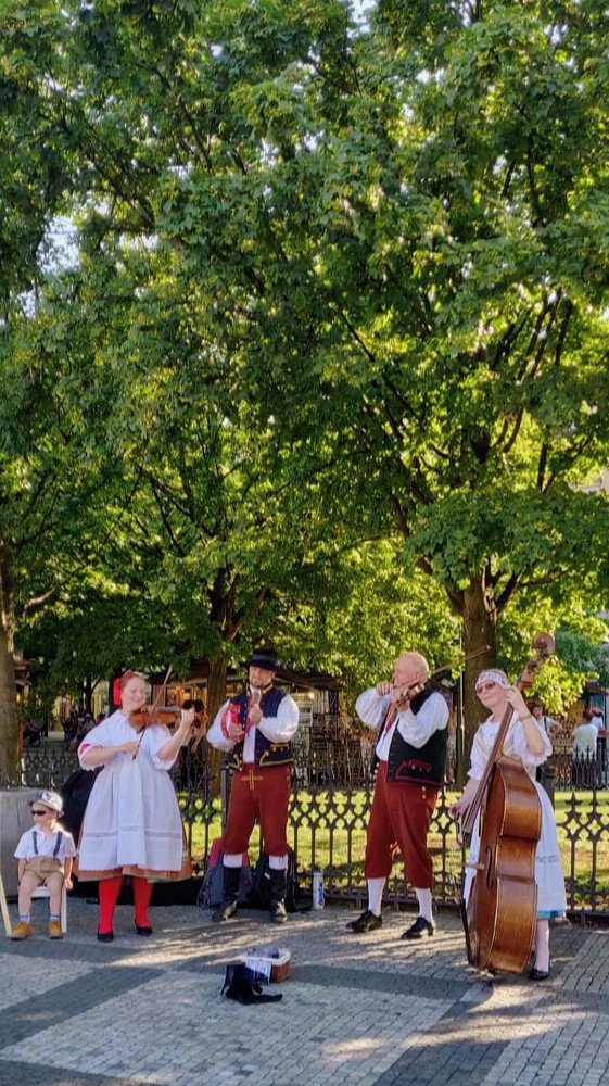 Прага. Музыканты.