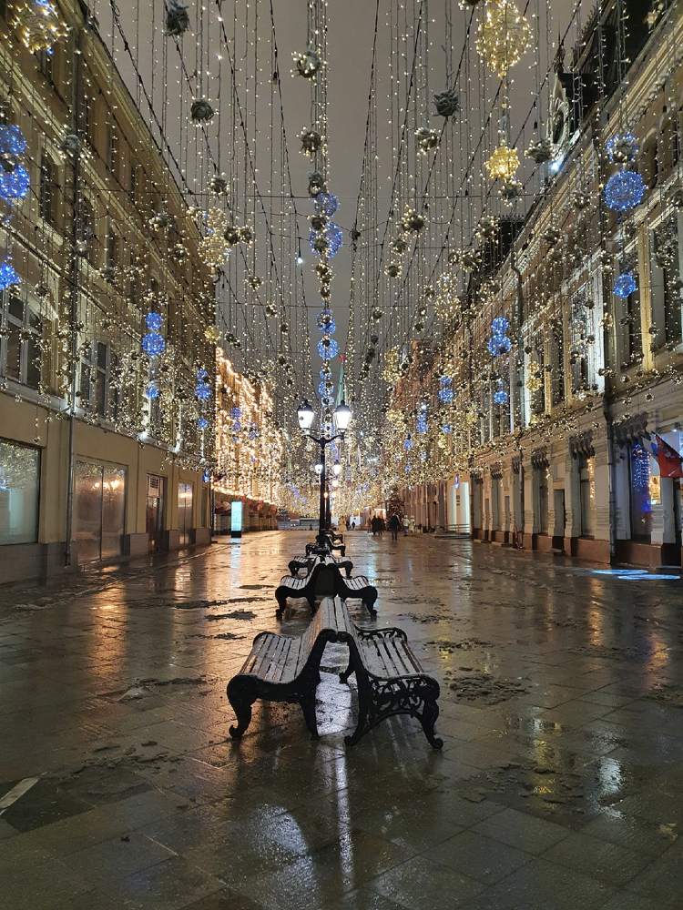 Раннее утро на Никольской