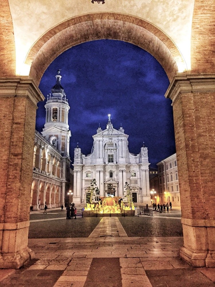 Святая Хижина Богородицы-Базилика Сант-Каза в Лорето.