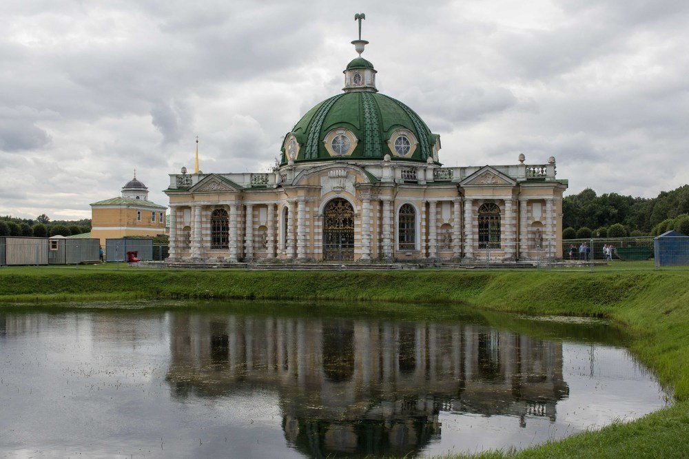 Грот на реставрации