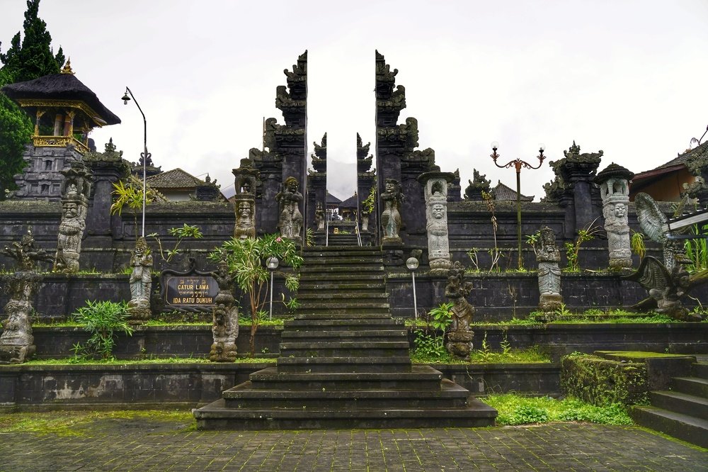 Photograph by Benny Momor