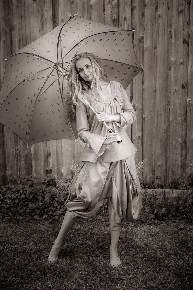 в оттенках серого