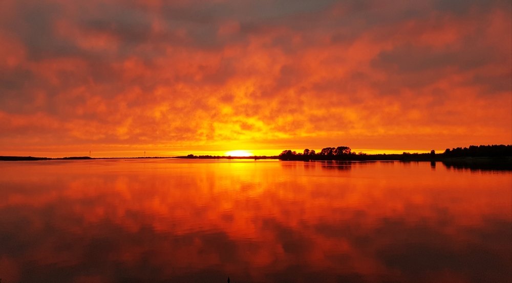 Отражение солнечного настроения.