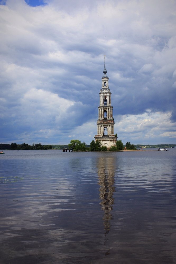 Главная достопримечательность Калязина - колокольня Никольского собора.