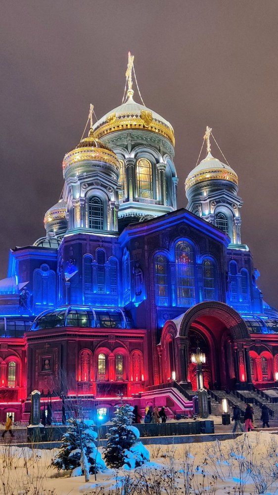 Собор в цвете триколора.