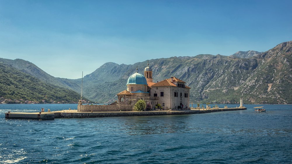 Photograph by Aare Treiel