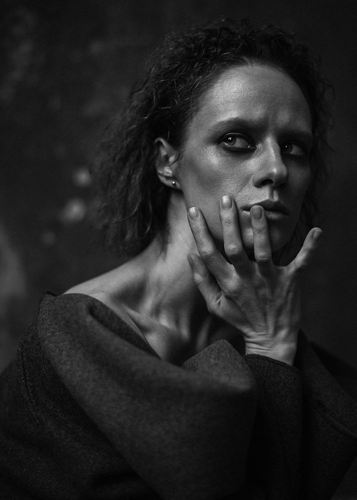 Она была актрисой...