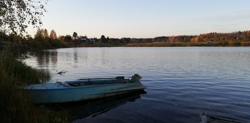 Одинокая лодка