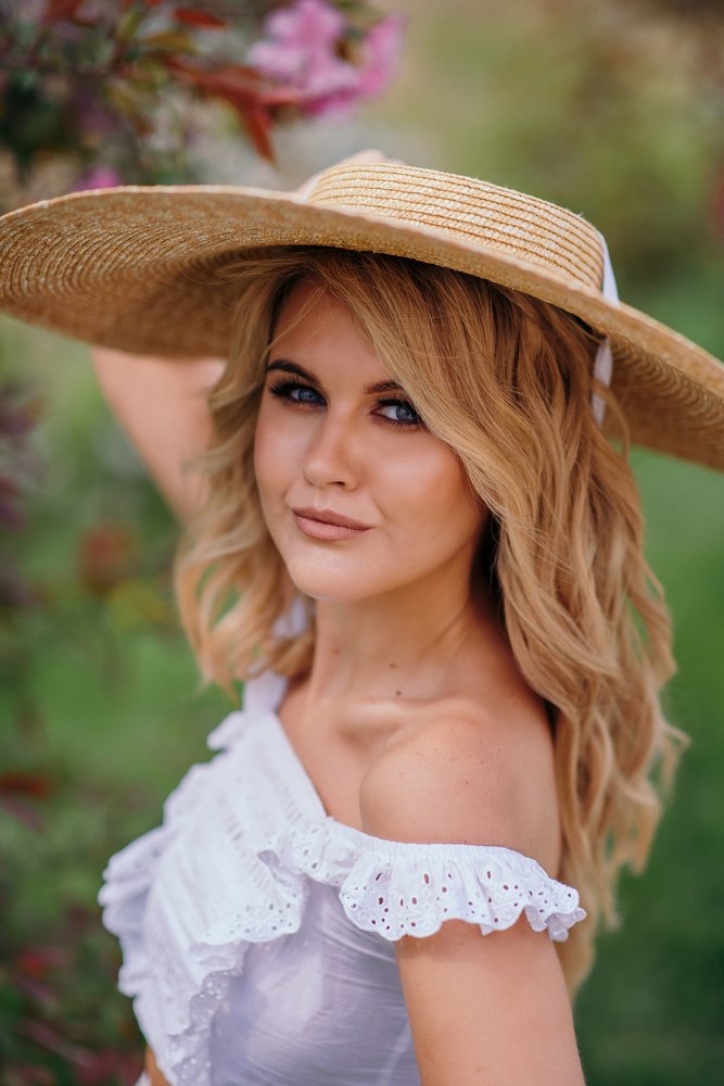 Девушка в шляпе...