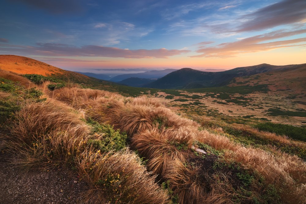 Осеннее утро на Черногорском хребте