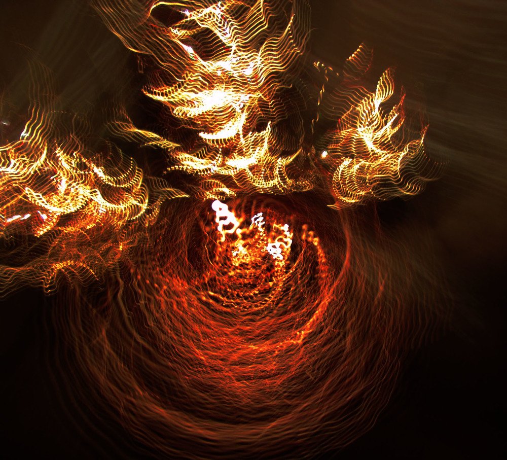 Gravity Focus, mega Black Holes swallows stars: Lumino mobile 2020