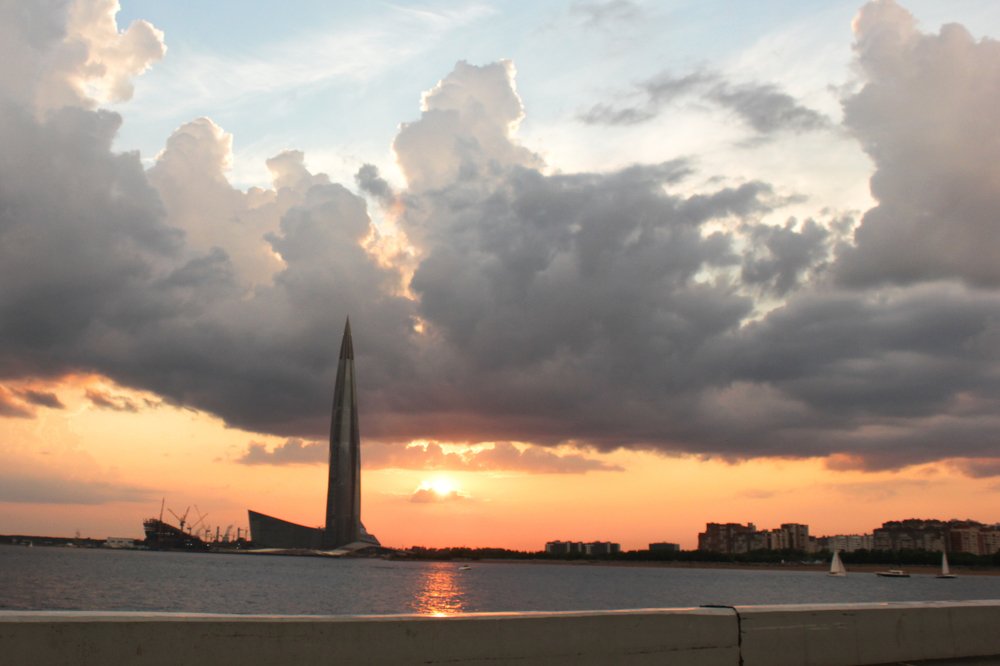 Лахта-Центр в Санкт-Петербурге после дождя