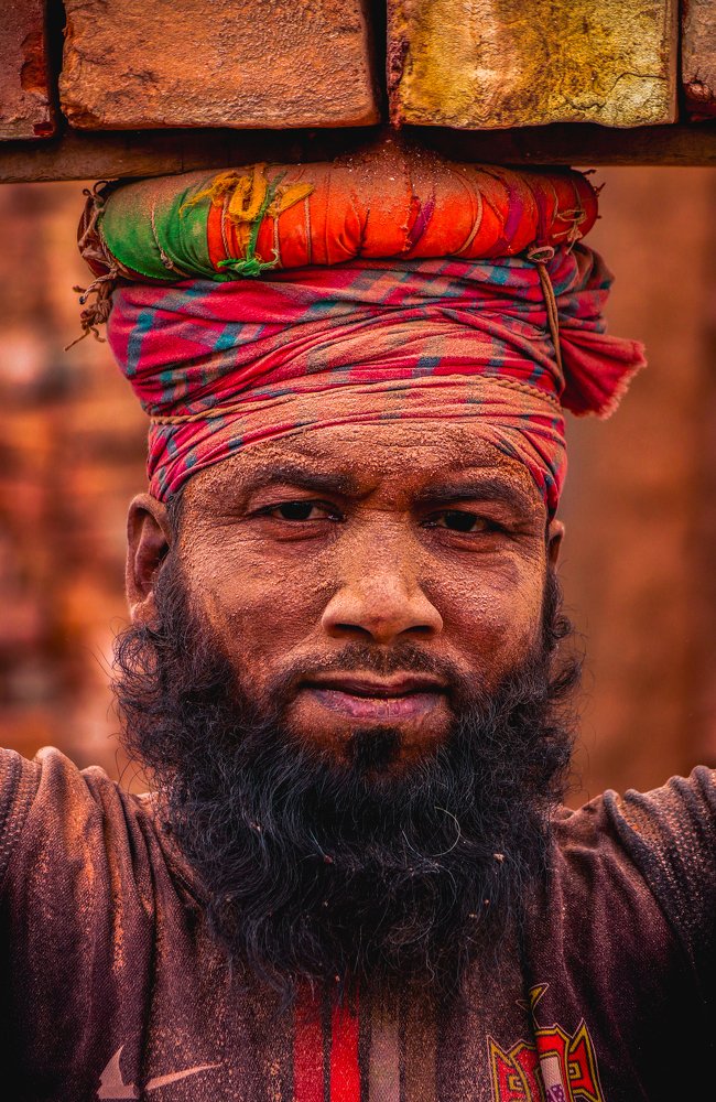 this face a male brick worker