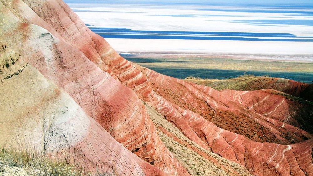 Гора Богдо и озеро Баскунчак
