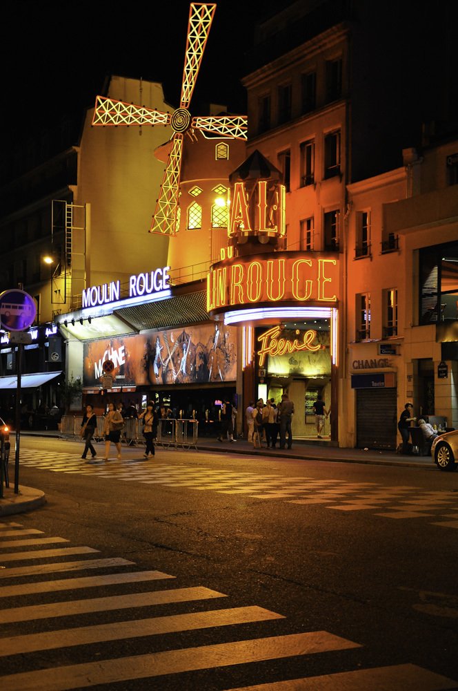 Кабаре Мулен Руж.