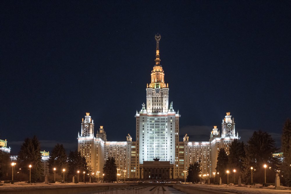 небоскреб - памятник Сталинских времен