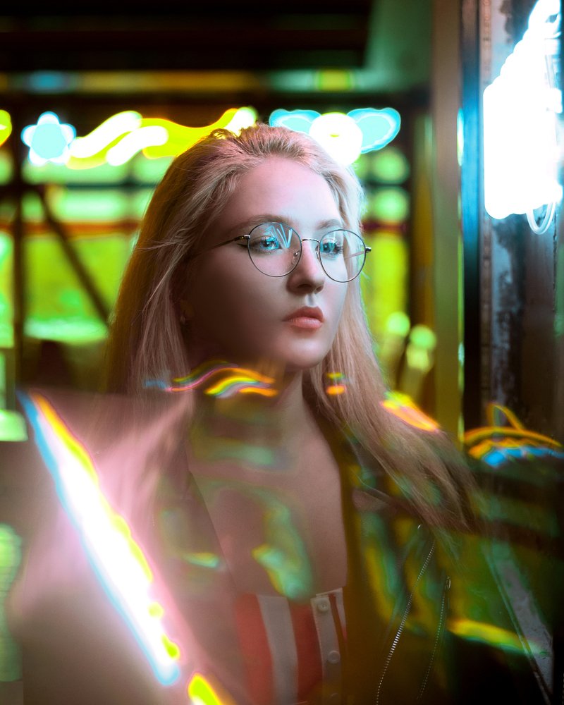 Неоновые огни бара